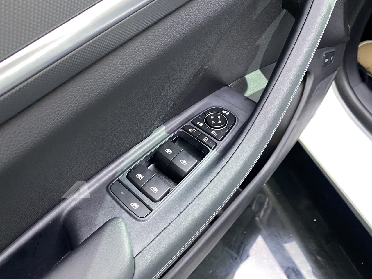 BYD Seal 5 ra mắt Việt Nam: Giá 696 triệu đồng, cùng cỡ Civic, máy hybrid cắm sạc tiêu thụ 3,8 lít/100km- Ảnh 12. BYD Seal 5 ra mắt Việt Nam: Giá 696 triệu đồng, cùng cỡ Civic, máy hybrid cắm sạc tiêu thụ 3,8 lít/100km- Ảnh 12.