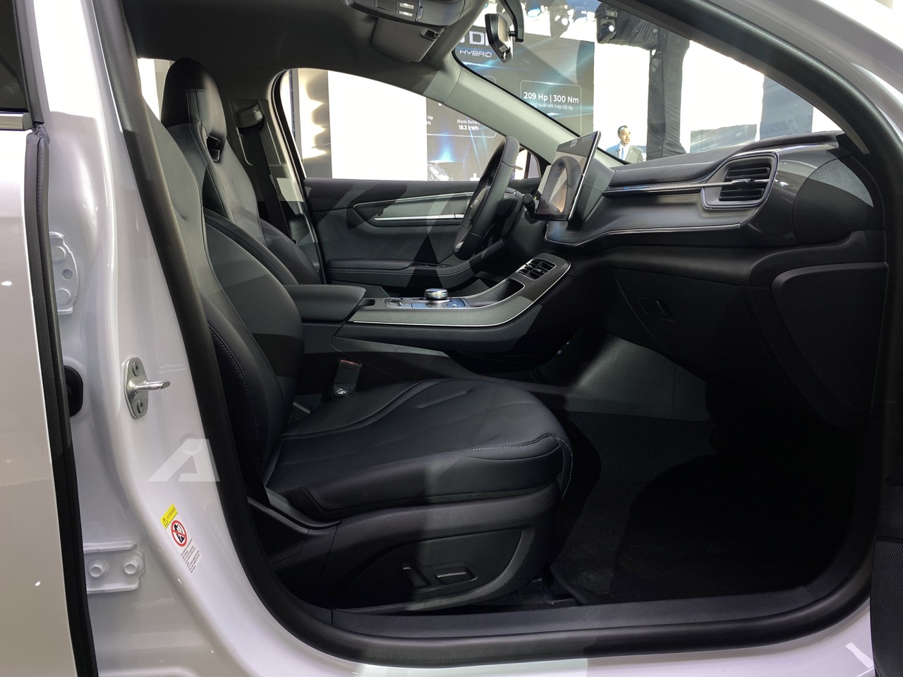 BYD Seal 5 ra mắt Việt Nam: Giá 696 triệu đồng, cùng cỡ Civic, máy hybrid cắm sạc tiêu thụ 3,8 lít/100km- Ảnh 11. BYD Seal 5 ra mắt Việt Nam: Giá 696 triệu đồng, cùng cỡ Civic, máy hybrid cắm sạc tiêu thụ 3,8 lít/100km- Ảnh 11.