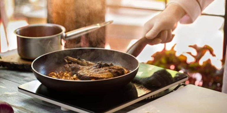 Mỹ cảnh báo khẩn 4 loại chảo gây ung thư, tổn thương thận- Ảnh 1.