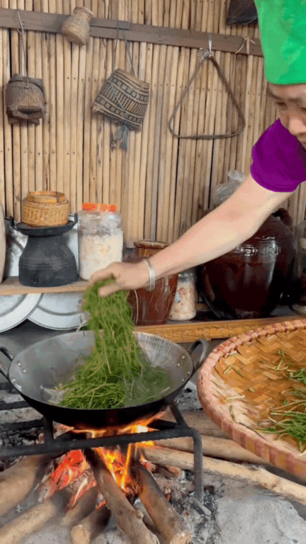 Món rau Tây Bắc gây sốt TikTok: Phắc cút tò ngòng là gì mà ai xem cũng muốn ăn thử?- Ảnh 7. Món rau Tây Bắc gây sốt TikTok: Phắc cút tò ngòng là gì mà ai xem cũng muốn ăn thử?- Ảnh 7.