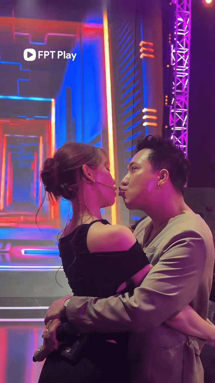 Trấn Thành - Hari Won lén lút- Ảnh 1. Trấn Thành - Hari Won lén lút- Ảnh 1.