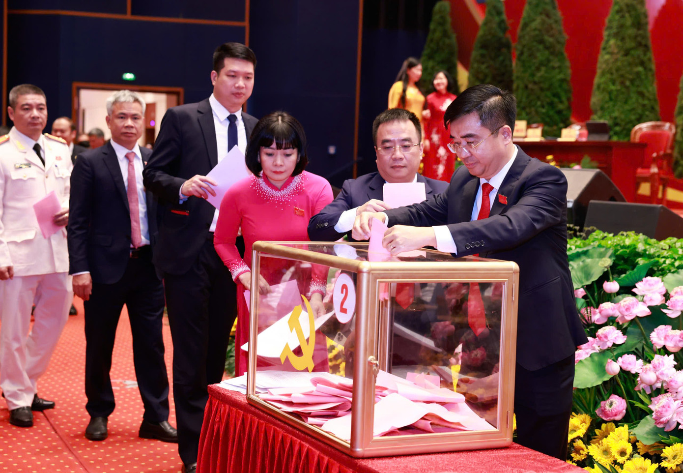 30 bí thư xã, phường trúng cử Ban Chấp hành Đảng bộ TP Hà Nội khoá XVIII- Ảnh 1. 30 bí thư xã, phường trúng cử Ban Chấp hành Đảng bộ TP Hà Nội khoá XVIII- Ảnh 1.