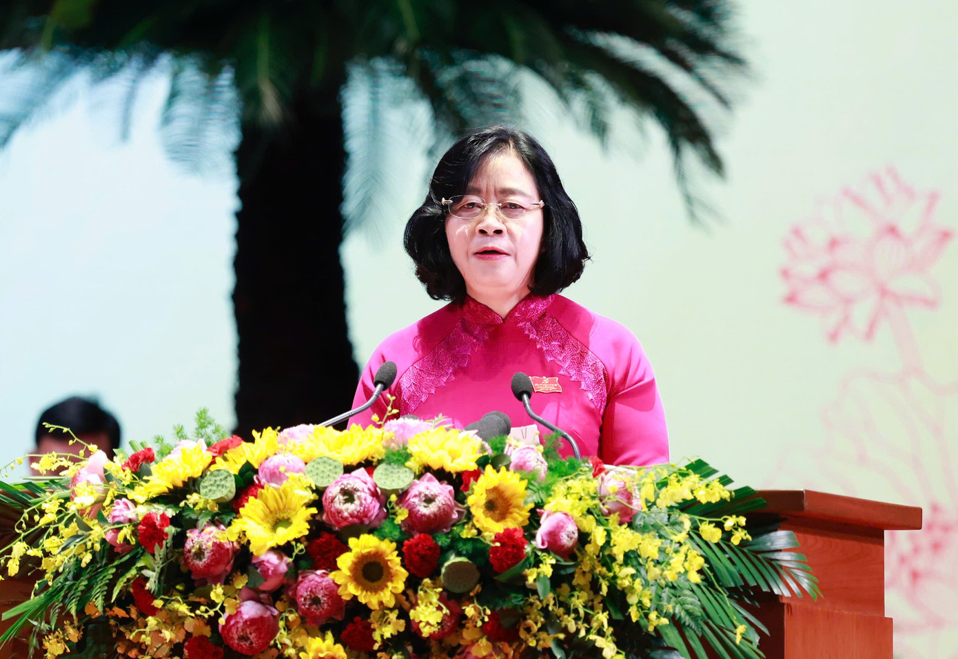 Bà Bùi Thị Minh Hoài tái đắc cử Bí thư Thành ủy Hà Nội- Ảnh 1.