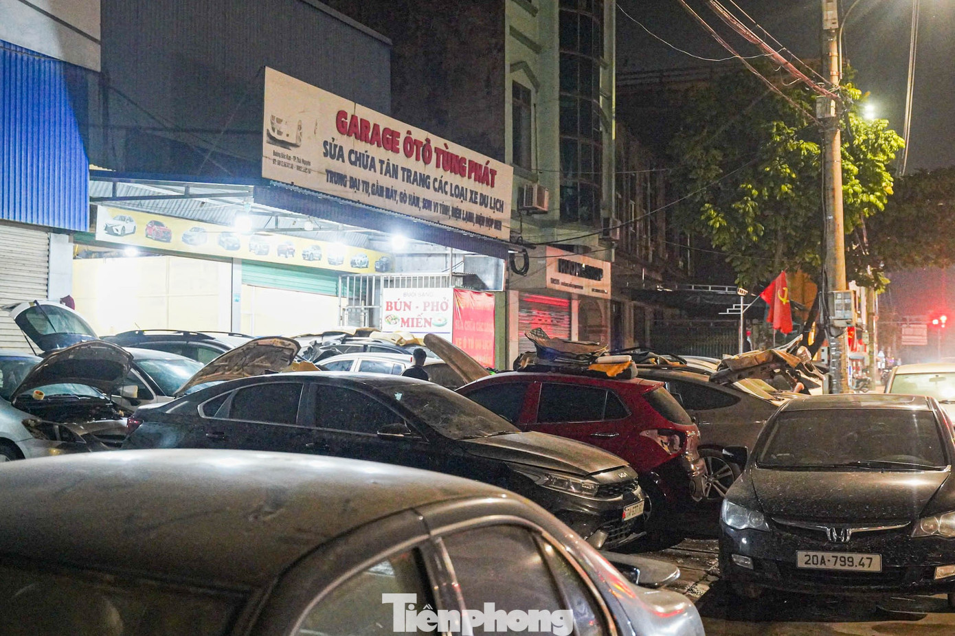 Hàng nghìn xe ngập nước, gara ở Thái Nguyên làm xuyên đêm vẫn quá tải- Ảnh 10. Hàng nghìn xe ngập nước, gara ở Thái Nguyên làm xuyên đêm vẫn quá tải- Ảnh 10.