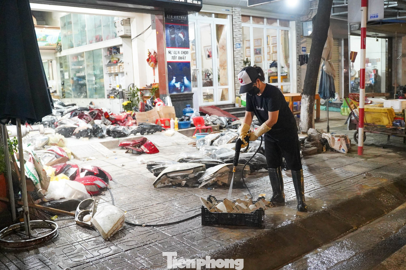 Hàng nghìn xe ngập nước, gara ở Thái Nguyên làm xuyên đêm vẫn quá tải- Ảnh 19. Hàng nghìn xe ngập nước, gara ở Thái Nguyên làm xuyên đêm vẫn quá tải- Ảnh 19.