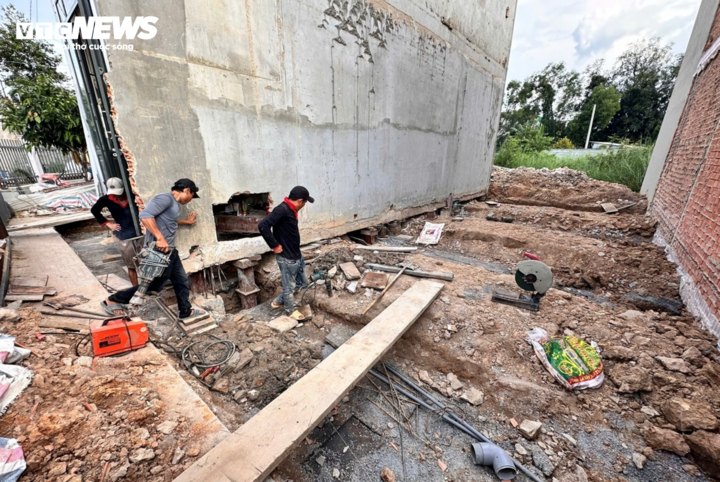 Vụ xây nhầm nhà trên đất người khác ở TP.HCM: Di dời xong ngôi nhà- Ảnh 3. Vụ xây nhầm nhà trên đất người khác ở TP.HCM: Di dời xong ngôi nhà- Ảnh 3.
