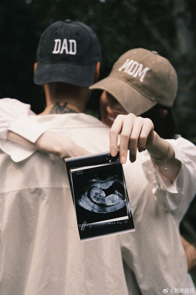Tài tử Trần Vỹ Đình và "nàng thơ nội y" khoe con chung- Ảnh 4. Tài tử Trần Vỹ Đình và "nàng thơ nội y" khoe con chung- Ảnh 4.