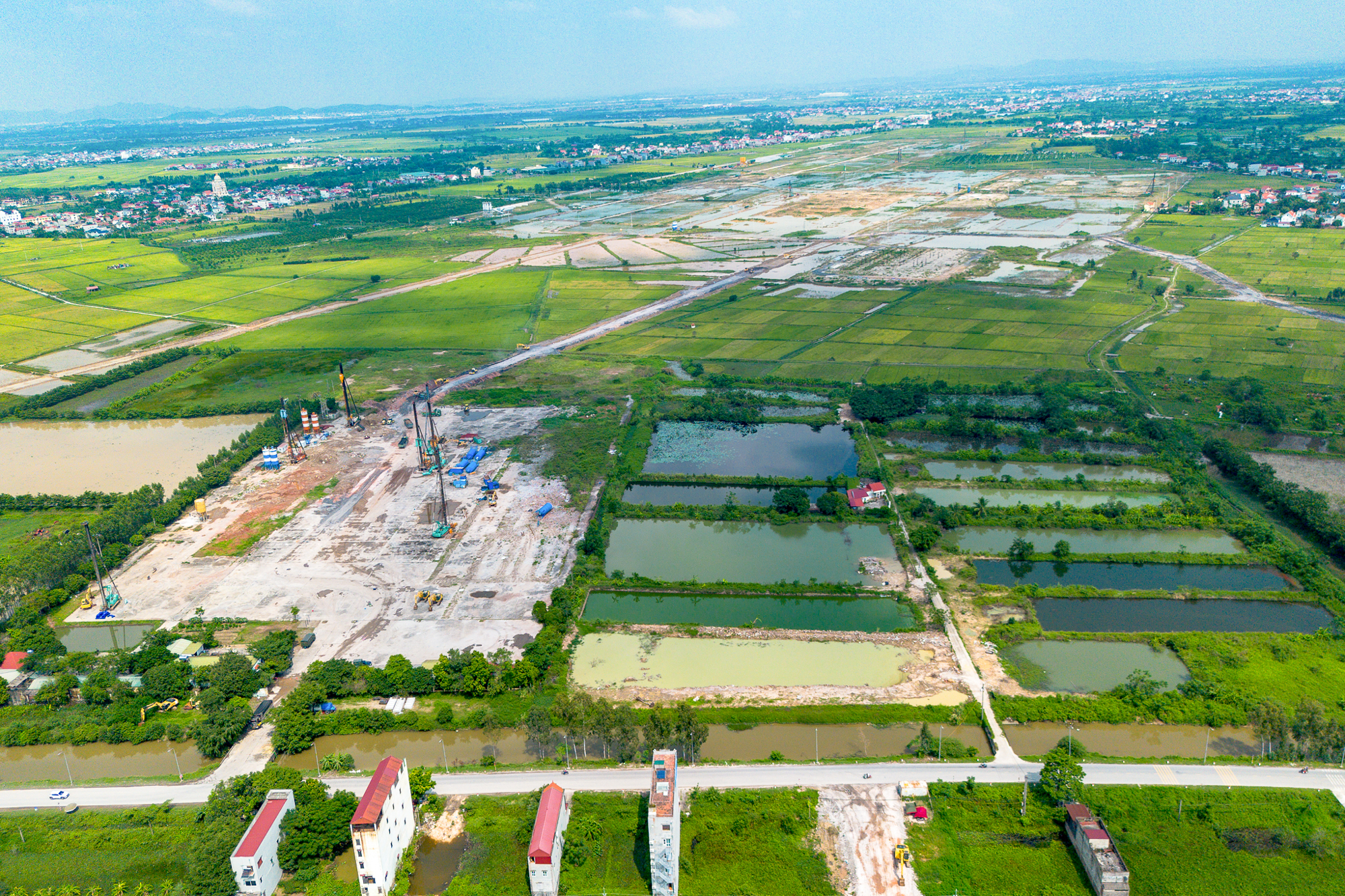 Toàn cảnh công trường xây dựng sân bay lớn nhất miền Bắc- Ảnh 2.