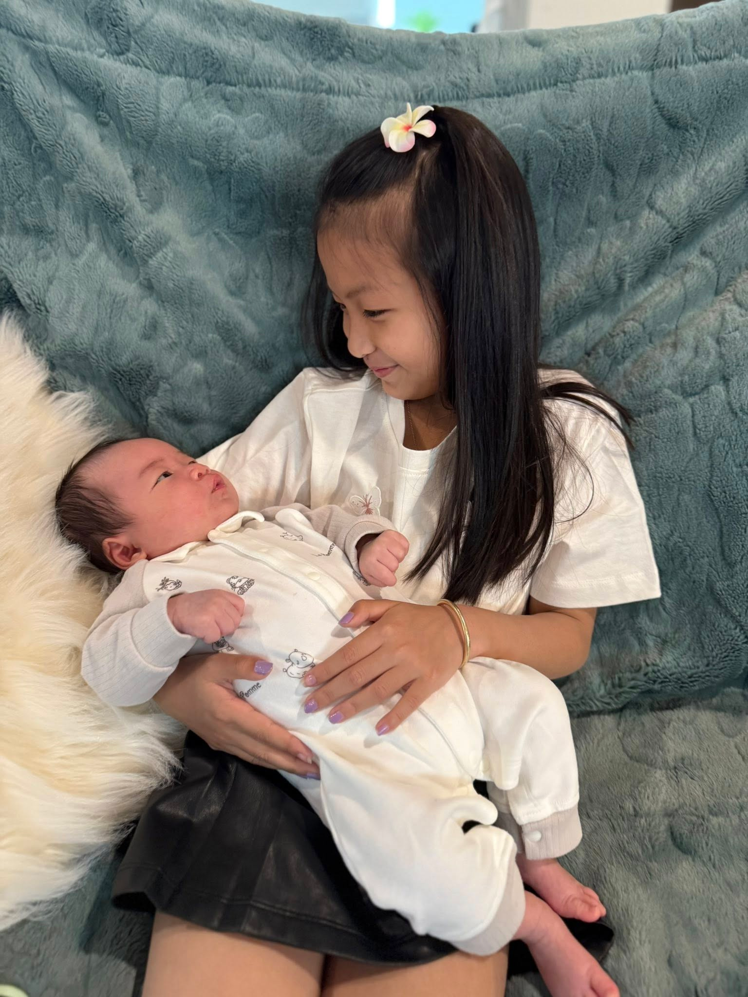 Bình rượu mơ nhà "anh hai" Lam Trường và vợ kém 17 tuổi: Mới 8 tuổi đã cao vổng, chân dài thẳng tắp, tóc đen tuyền xinh yêu vô cùng!- Ảnh 8. Bình rượu mơ nhà "anh hai" Lam Trường và vợ kém 17 tuổi: Mới 8 tuổi đã cao vổng, chân dài thẳng tắp, tóc đen tuyền xinh yêu vô cùng!- Ảnh 8.