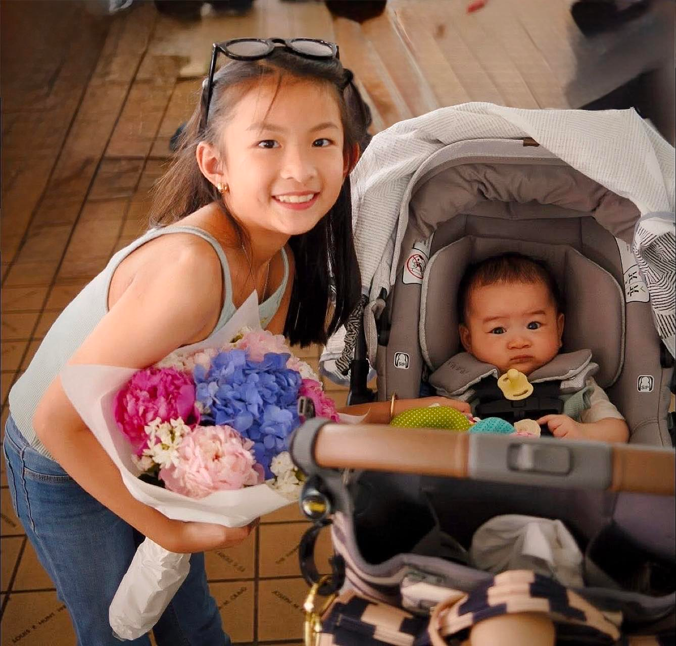 Bình rượu mơ nhà "anh hai" Lam Trường và vợ kém 17 tuổi: Mới 8 tuổi đã cao vổng, chân dài thẳng tắp, tóc đen tuyền xinh yêu vô cùng!- Ảnh 9. Bình rượu mơ nhà "anh hai" Lam Trường và vợ kém 17 tuổi: Mới 8 tuổi đã cao vổng, chân dài thẳng tắp, tóc đen tuyền xinh yêu vô cùng!- Ảnh 9.