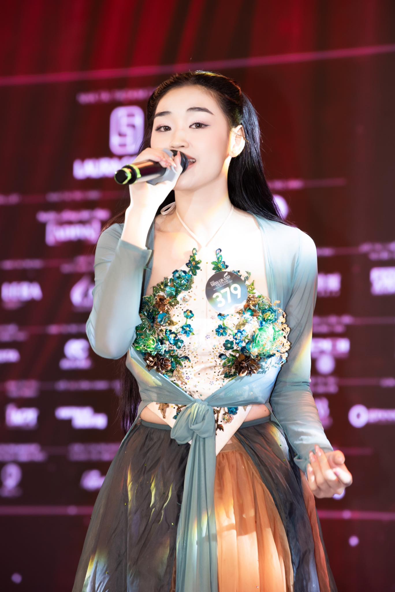 Lộ tin nhắn của Hoa hậu Yến Nhi sau lùm xùm nói xấu Sen Vàng- Ảnh 2. Lộ tin nhắn của Hoa hậu Yến Nhi sau lùm xùm nói xấu Sen Vàng- Ảnh 2.
