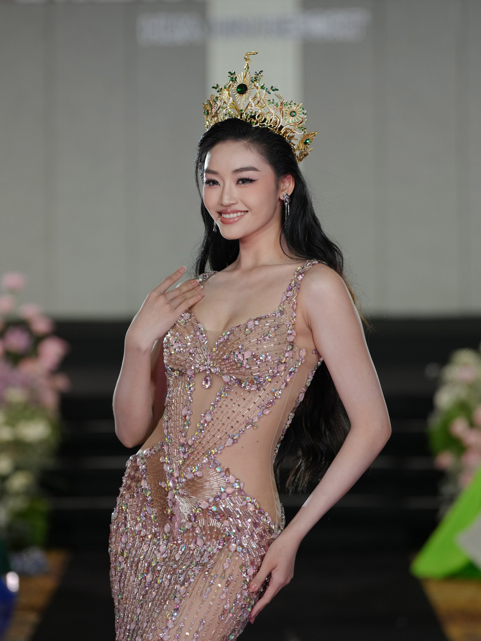 Lộ tin nhắn của Hoa hậu Yến Nhi sau lùm xùm nói xấu Sen Vàng- Ảnh 6. Lộ tin nhắn của Hoa hậu Yến Nhi sau lùm xùm nói xấu Sen Vàng- Ảnh 6.