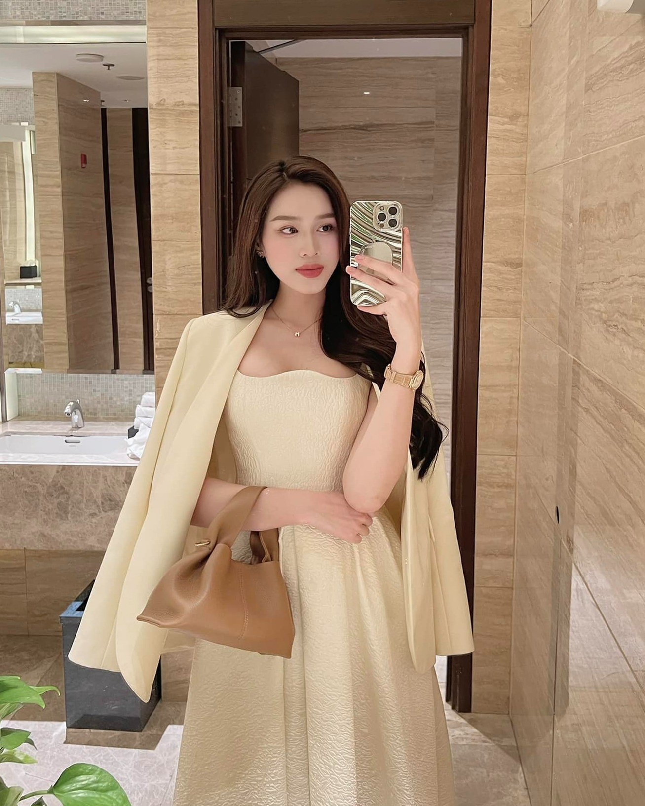 3 nàng hậu lấy thiếu gia hot nhất nhà Sen Vàng: Bí ẩn nhất là người 3 nàng hậu lấy thiếu gia hot nhất nhà Sen Vàng: Bí ẩn nhất là người