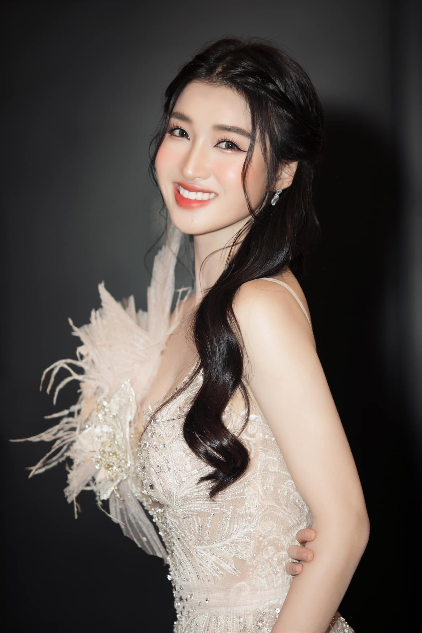 3 nàng hậu lấy thiếu gia hot nhất nhà Sen Vàng: Bí ẩn nhất là người 3 nàng hậu lấy thiếu gia hot nhất nhà Sen Vàng: Bí ẩn nhất là người