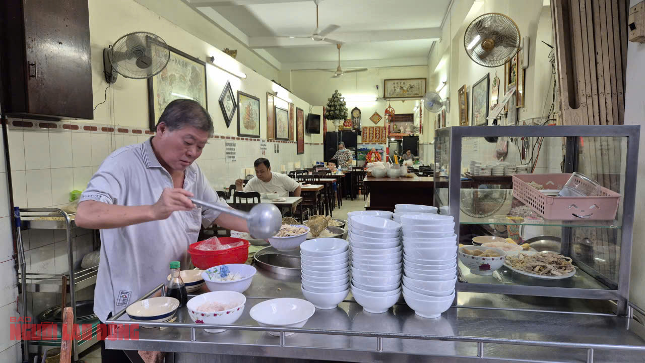 Hơn 50.000 quán cà phê, cửa hàng ăn uống đã đóng cửa: Làm gì để tồn tại?- Ảnh 1. Hơn 50.000 quán cà phê, cửa hàng ăn uống đã đóng cửa: Làm gì để tồn tại?- Ảnh 1.