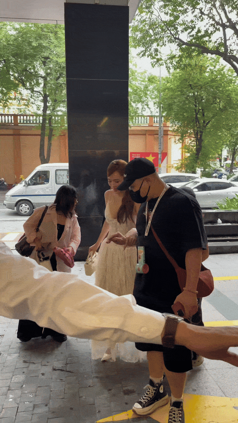 Ninh Dương Lan Ngọc nên dừng lại- Ảnh 1. Ninh Dương Lan Ngọc nên dừng lại- Ảnh 1.