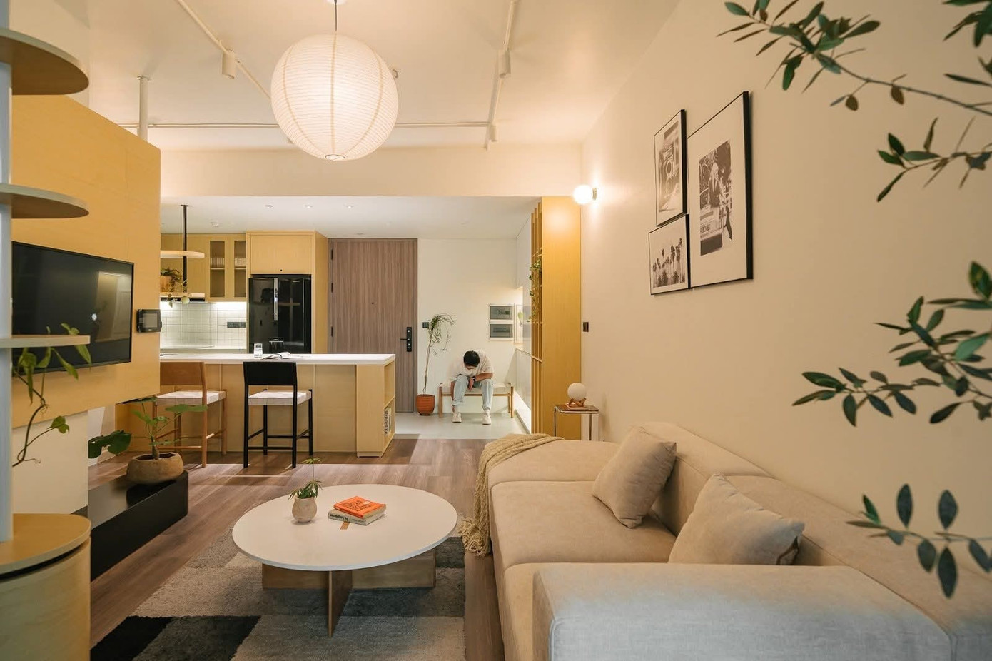 Căn hộ nhỏ 58m2 nhưng đủ đầy ấm cúng- Ảnh 1. Căn hộ nhỏ 58m2 nhưng đủ đầy ấm cúng- Ảnh 1.
