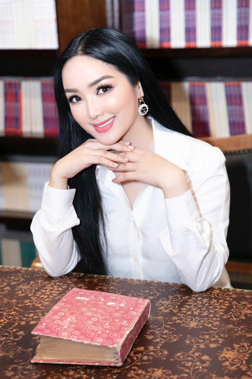 54 tuổi Giáng My vẫn xứng danh Hoa hậu không tuổi: Bí quyết trẻ hóa từ ăn uống gói gọn trong 3 từ đơn giản, ít tốn kém- Ảnh 4. 54 tuổi Giáng My vẫn xứng danh Hoa hậu không tuổi: Bí quyết trẻ hóa từ ăn uống gói gọn trong 3 từ đơn giản, ít tốn kém- Ảnh 4.
