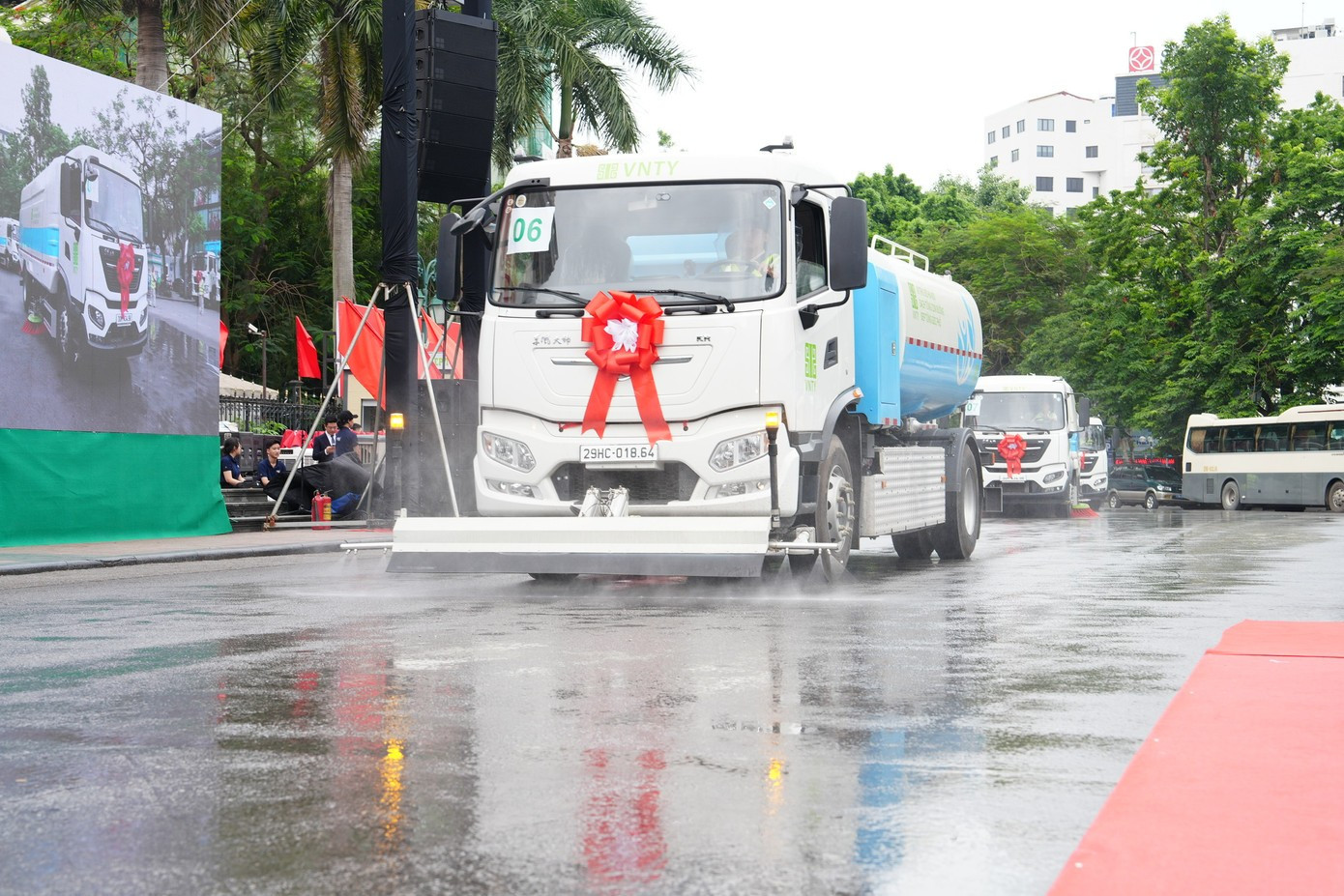 AI hỗ trợ dập bụi mịn, dọn rác thải trên đường phố Hà Nội- Ảnh 3. AI hỗ trợ dập bụi mịn, dọn rác thải trên đường phố Hà Nội- Ảnh 3.