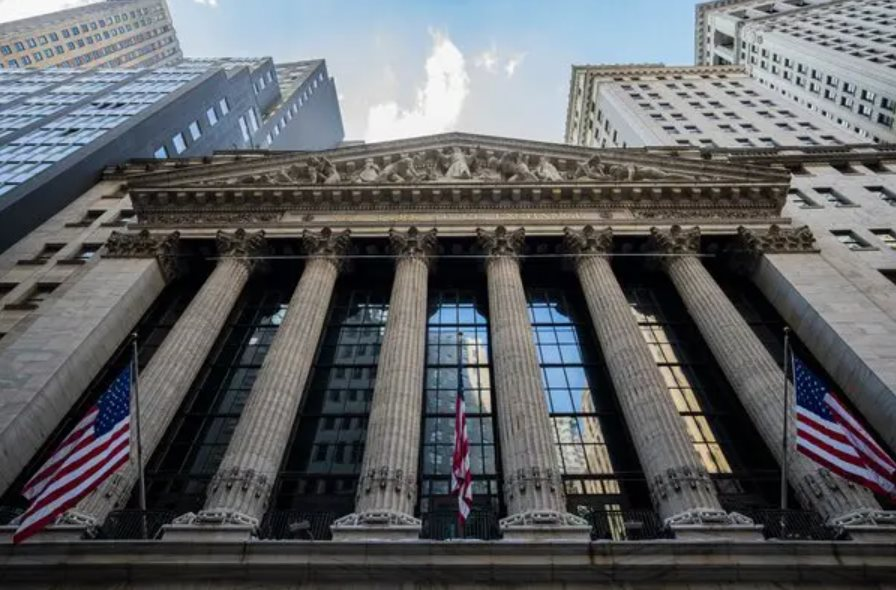 Cổ phiếu ngân hàng Mỹ chao đảo, giới đầu tư ám ảnh nhớ lại sự kiện 2 năm trước: Chuyện gì đang xảy ra?- Ảnh 1.