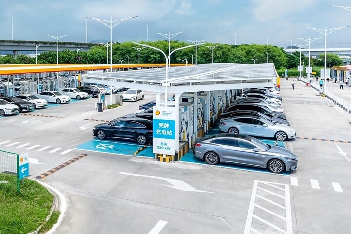 Trung Quốc tăng gấp đôi công suất sạc xe điện vào năm 2027- Ảnh 1. Trung Quốc tăng gấp đôi công suất sạc xe điện vào năm 2027- Ảnh 1.