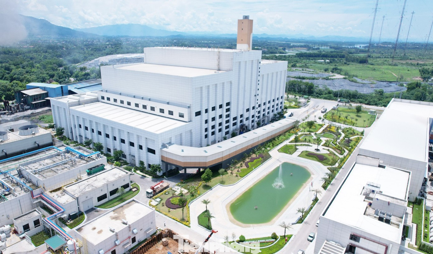 AI hỗ trợ dập bụi mịn, dọn rác thải trên đường phố Hà Nội- Ảnh 1. AI hỗ trợ dập bụi mịn, dọn rác thải trên đường phố Hà Nội- Ảnh 1.