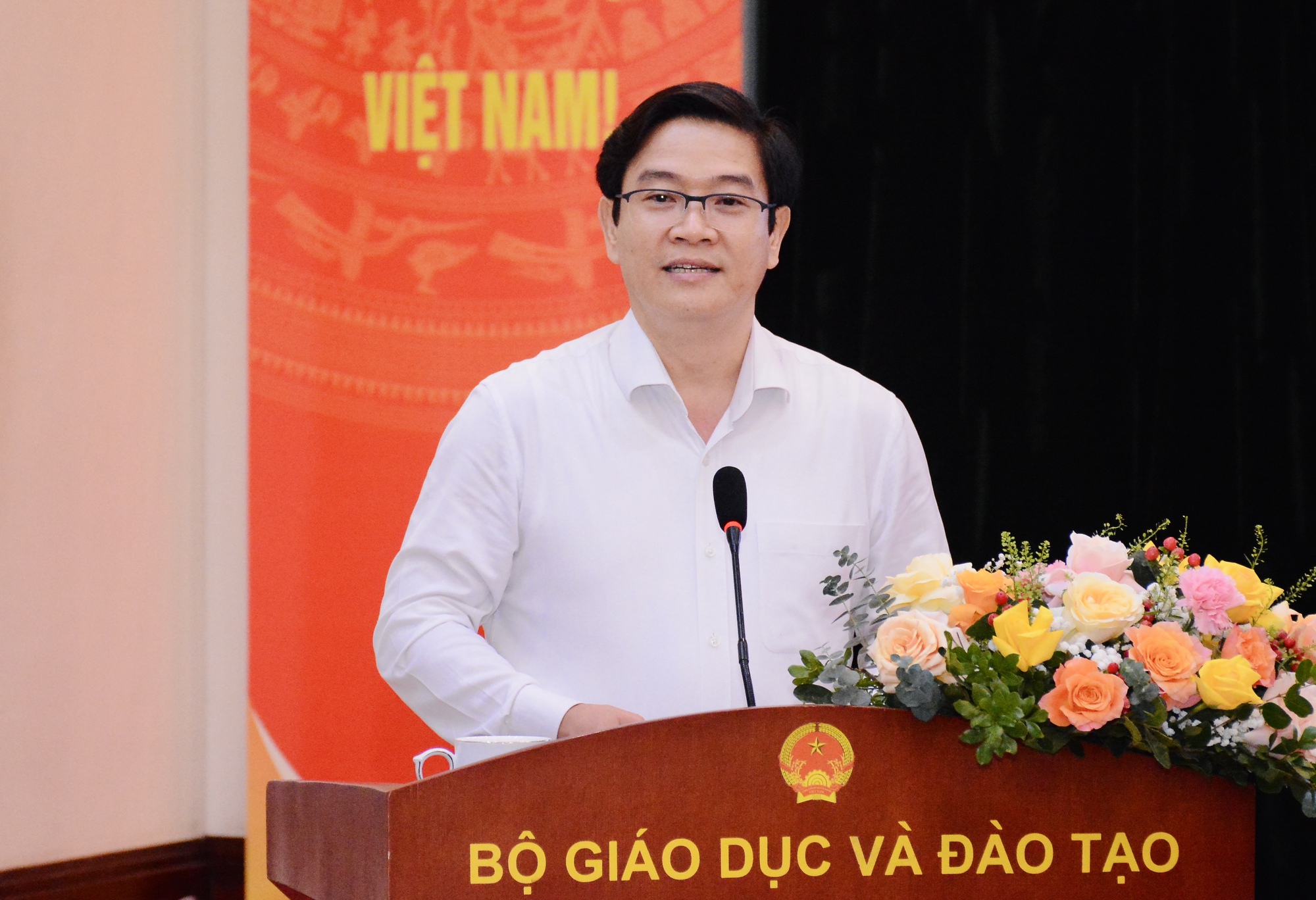 Từ năm học 2026-2027, học sinh cả nước dùng chung 1 bộ sách giáo khoa- Ảnh 3. Từ năm học 2026-2027, học sinh cả nước dùng chung 1 bộ sách giáo khoa- Ảnh 3.