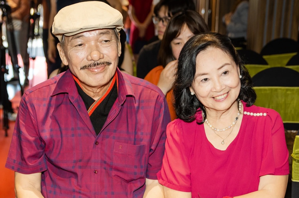 Nhạc sĩ Trần Tiến: "Vợ là tài sản vô giá của tôi"- Ảnh 3. Nhạc sĩ Trần Tiến: "Vợ là tài sản vô giá của tôi"- Ảnh 3.