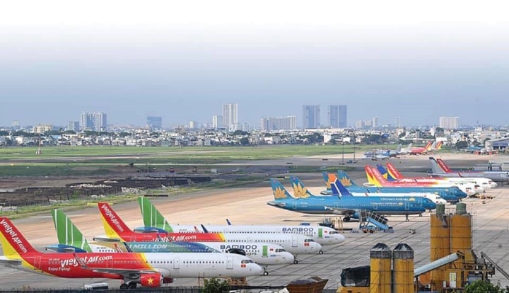 Tăng hàng triệu chỗ ngồi, giá vé máy bay Tết Nguyên đán 2026 vẫn cao ngất ngưởng- Ảnh 1. Tăng hàng triệu chỗ ngồi, giá vé máy bay Tết Nguyên đán 2026 vẫn cao ngất ngưởng- Ảnh 1.