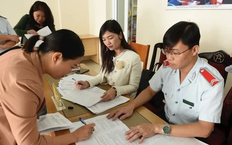 Tổ chức thu số tiền bằng 0,03%/ngày tính trên số tiền chậm đóng, trốn đóng bảo hiểm xã hội bắt buộc, bảo hiểm thất nghiệp. Ảnh: VGP Tổ chức thu số tiền bằng 0,03%/ngày tính trên số tiền chậm đóng, trốn đóng bảo hiểm xã hội bắt buộc, bảo hiểm thất nghiệp. Ảnh: VGP
