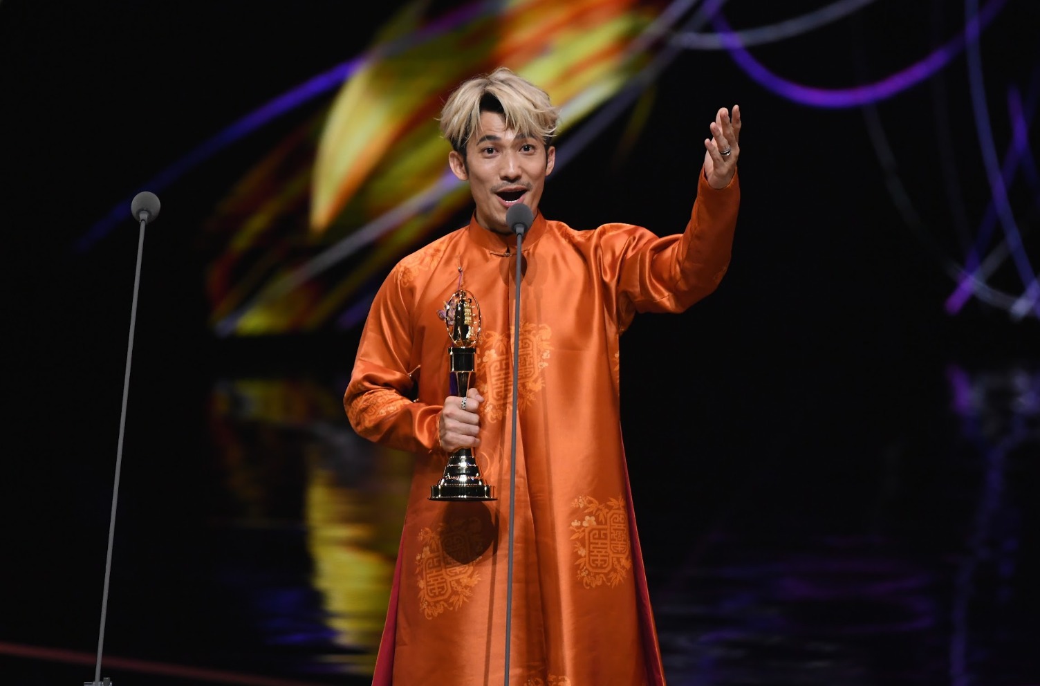 Liên Bỉnh Phát được báo Trung tung hô là "Lương Triều Vỹ Việt Nam" sau chiến thắng lịch sử tại Kim Chung!- Ảnh 1. Liên Bỉnh Phát được báo Trung tung hô là "Lương Triều Vỹ Việt Nam" sau chiến thắng lịch sử tại Kim Chung!- Ảnh 1.