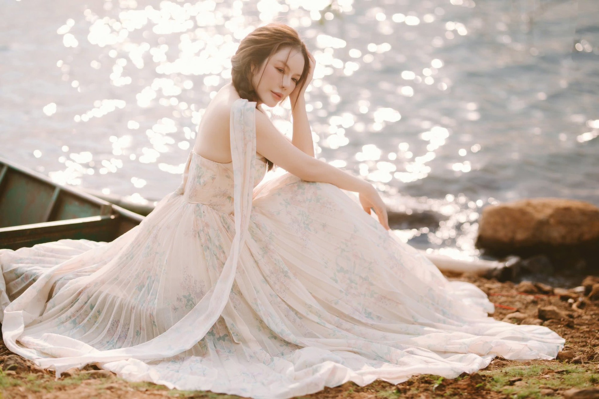 Nữ đại gia showbiz sở hữu biệt thự trăm tỷ dát vàng ở TP.HCM, 43 tuổi có người yêu mới- Ảnh 8. Nữ đại gia showbiz sở hữu biệt thự trăm tỷ dát vàng ở TP.HCM, 43 tuổi có người yêu mới- Ảnh 8.