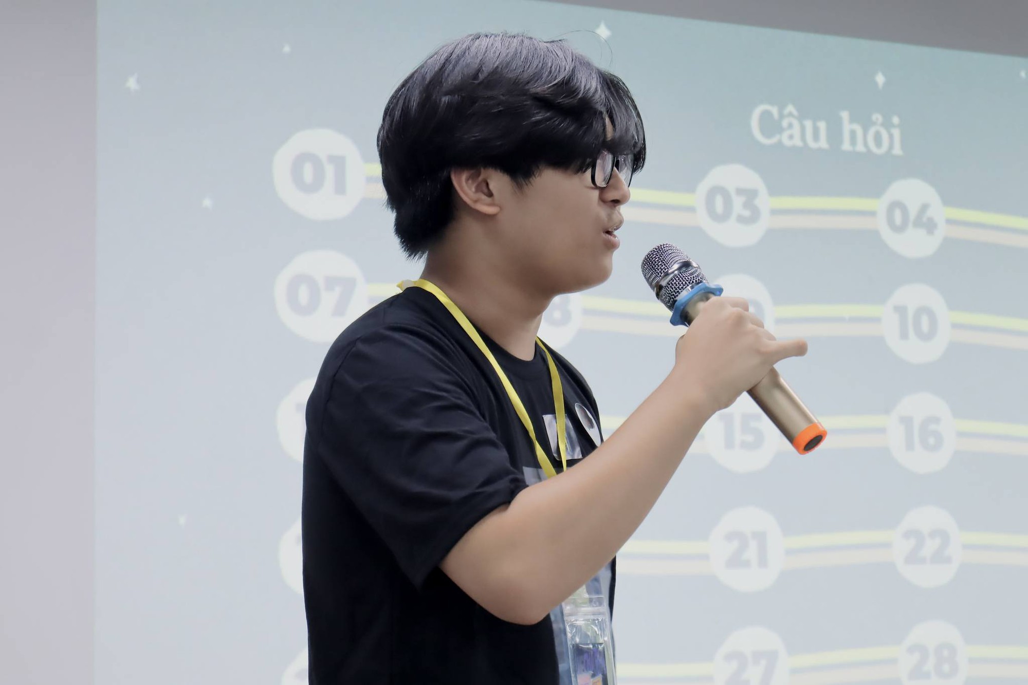 Chân dung cậu bé từng ngồi trước TV xem Olympia nay thành thí sinh mang cầu truyền hình Chung kết năm 2025 về cho Hà Nội- Ảnh 3. Chân dung cậu bé từng ngồi trước TV xem Olympia nay thành thí sinh mang cầu truyền hình Chung kết năm 2025 về cho Hà Nội- Ảnh 3.