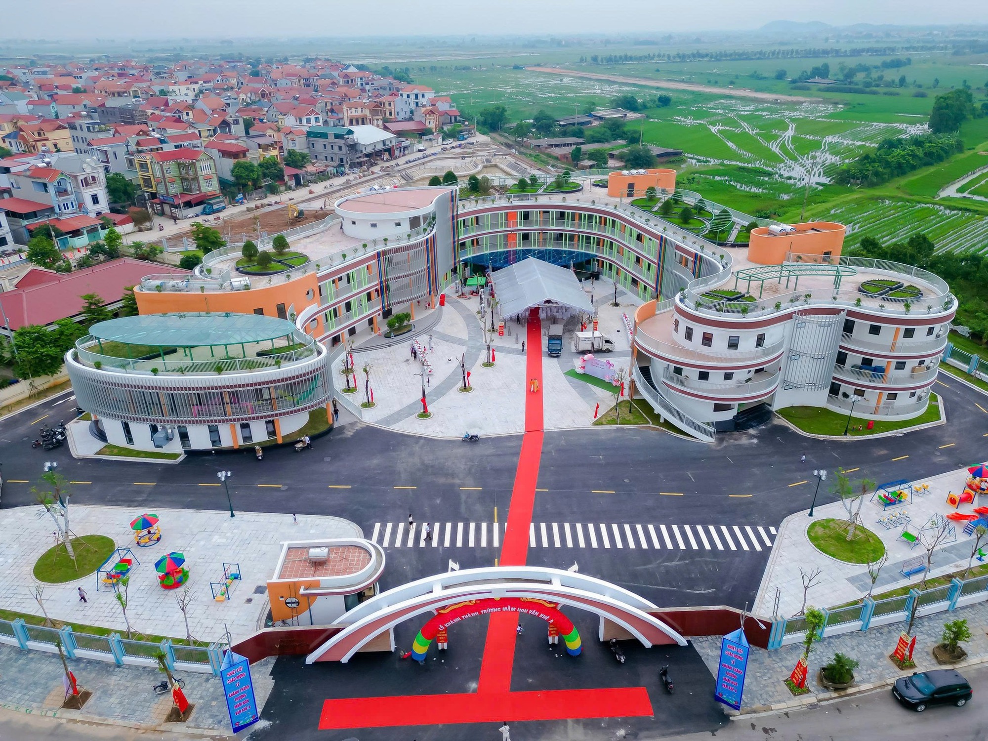 Phụ huynh Hà Nội mê mẩn trước 1 trường Mầm non công lập mới: Vừa khánh thành được vài tháng, to đẹp như resort hạng sang!- Ảnh 2. Phụ huynh Hà Nội mê mẩn trước 1 trường Mầm non công lập mới: Vừa khánh thành được vài tháng, to đẹp như resort hạng sang!- Ảnh 2.