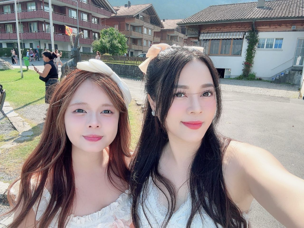 Con gái lớn của hot mom Hằng Túi gây Con gái lớn của hot mom Hằng Túi gây
