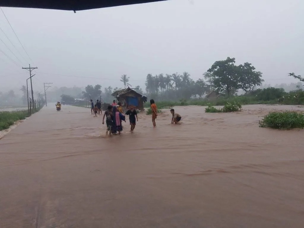 Bão Fengshen: Dự báo đổ bộ 5 lần liên tiếp vào Philippines, đường đi khó lường- Ảnh 2. Bão Fengshen: Dự báo đổ bộ 5 lần liên tiếp vào Philippines, đường đi khó lường- Ảnh 2.