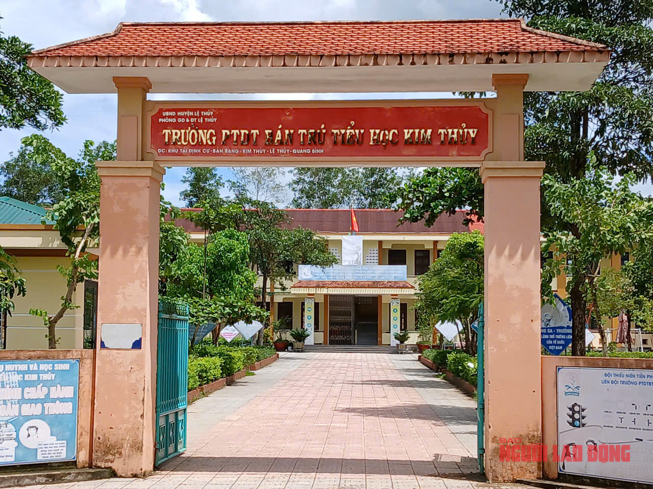Nữ phó hiệu trưởng bị "tước quyền" truy cập camera giám sát bếp ăn- Ảnh 1. Nữ phó hiệu trưởng bị "tước quyền" truy cập camera giám sát bếp ăn- Ảnh 1.