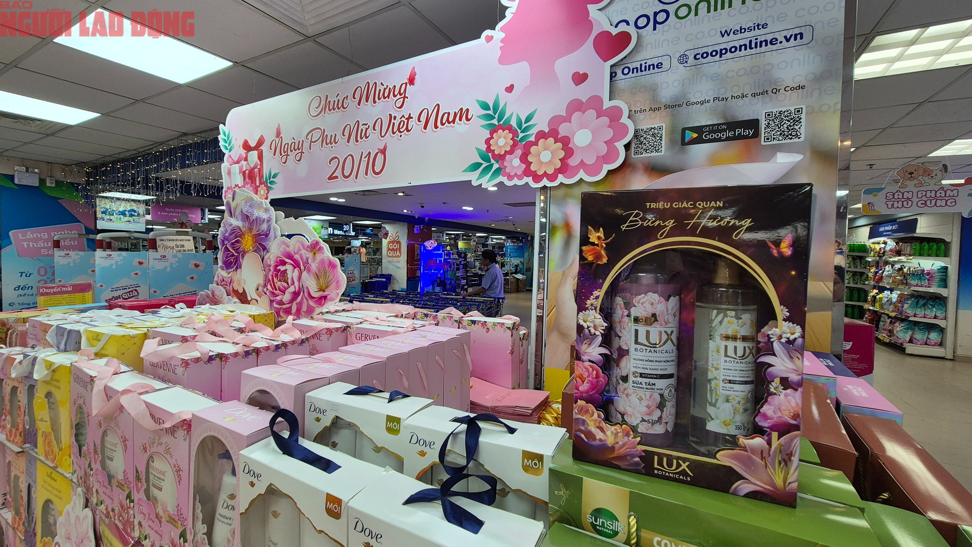 Bất ngờ với thị trường quà tặng 20-10, khi thịt cá cũng trở thành quà tặng- Ảnh 4. Bất ngờ với thị trường quà tặng 20-10, khi thịt cá cũng trở thành quà tặng- Ảnh 4.