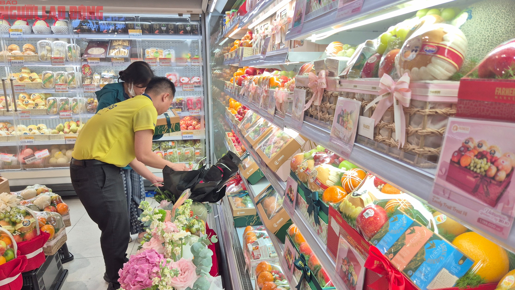 Bất ngờ với thị trường quà tặng 20-10, khi thịt cá cũng trở thành quà tặng- Ảnh 5. Bất ngờ với thị trường quà tặng 20-10, khi thịt cá cũng trở thành quà tặng- Ảnh 5.
