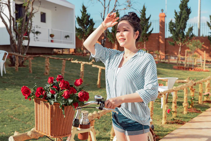 Nữ đại gia showbiz sở hữu biệt thự trăm tỷ dát vàng ở TP.HCM, 43 tuổi có người yêu mới- Ảnh 5. Nữ đại gia showbiz sở hữu biệt thự trăm tỷ dát vàng ở TP.HCM, 43 tuổi có người yêu mới- Ảnh 5.