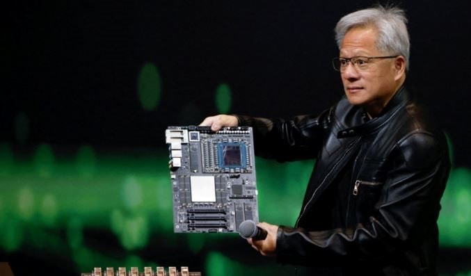 CEO Nvidia tiết lộ 'sốc': Thị phần chip AI tại Trung Quốc rơi từ 95% xuống còn 0%- Ảnh 2. CEO Nvidia tiết lộ 'sốc': Thị phần chip AI tại Trung Quốc rơi từ 95% xuống còn 0%- Ảnh 2.
