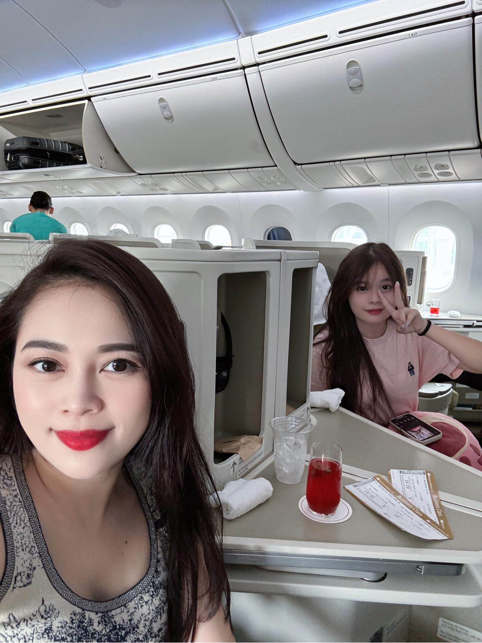 Con gái lớn của hot mom Hằng Túi gây Con gái lớn của hot mom Hằng Túi gây