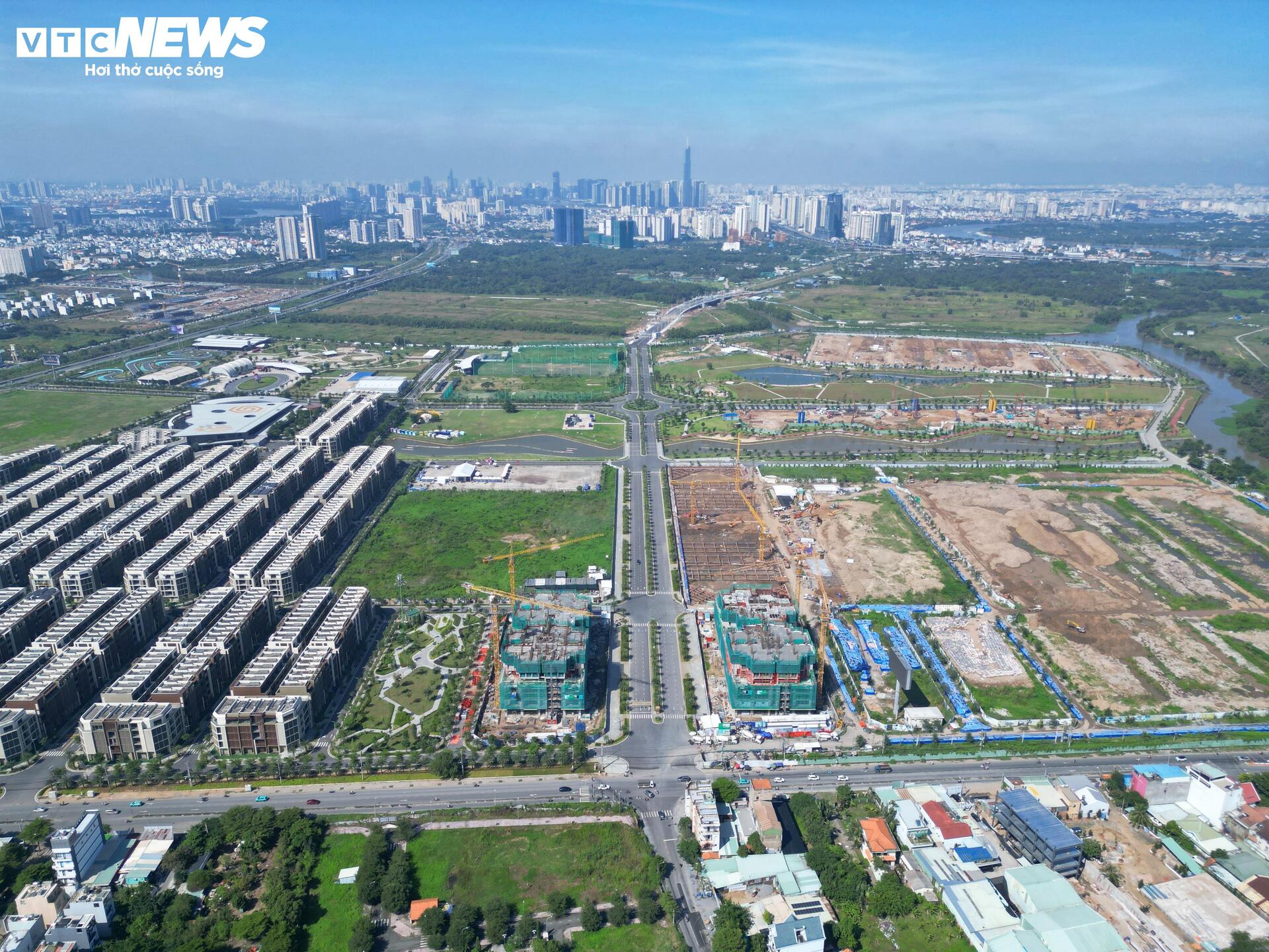 Cận cảnh đường Liên Phường sắp về đích, giảm áp lực giao thông khu Đông TP.HCM- Ảnh 1. Cận cảnh đường Liên Phường sắp về đích, giảm áp lực giao thông khu Đông TP.HCM- Ảnh 1.