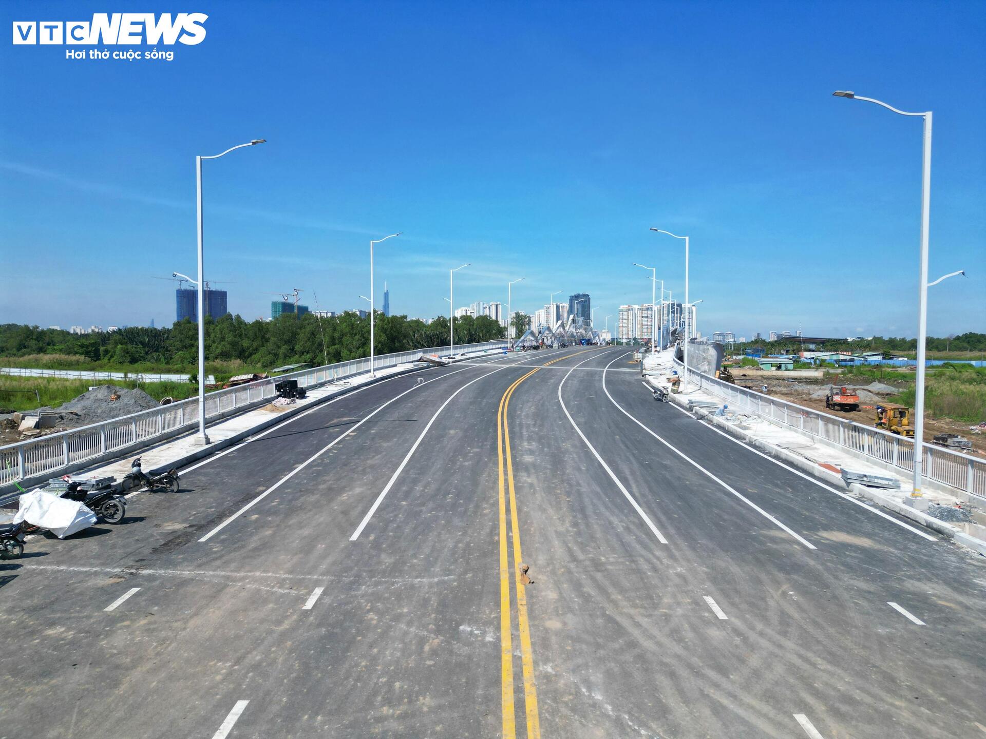 Cận cảnh đường Liên Phường sắp về đích, giảm áp lực giao thông khu Đông TP.HCM- Ảnh 6. Cận cảnh đường Liên Phường sắp về đích, giảm áp lực giao thông khu Đông TP.HCM- Ảnh 6.