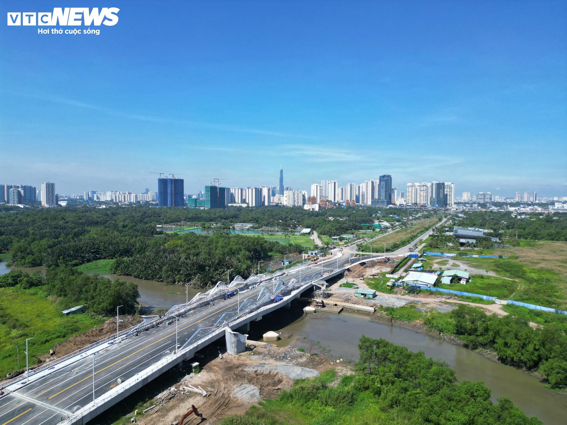 Cận cảnh đường Liên Phường sắp về đích, giảm áp lực giao thông khu Đông TP.HCM- Ảnh 15. Cận cảnh đường Liên Phường sắp về đích, giảm áp lực giao thông khu Đông TP.HCM- Ảnh 15.