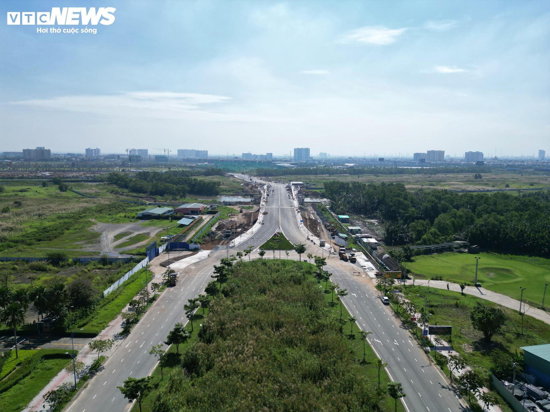 Cận cảnh đường Liên Phường sắp về đích, giảm áp lực giao thông khu Đông TP.HCM- Ảnh 9. Cận cảnh đường Liên Phường sắp về đích, giảm áp lực giao thông khu Đông TP.HCM- Ảnh 9.