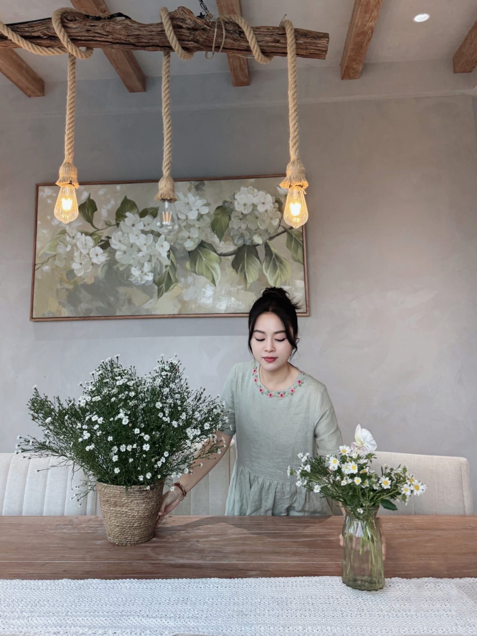 Con gái lớn của hot mom Hằng Túi gây Con gái lớn của hot mom Hằng Túi gây