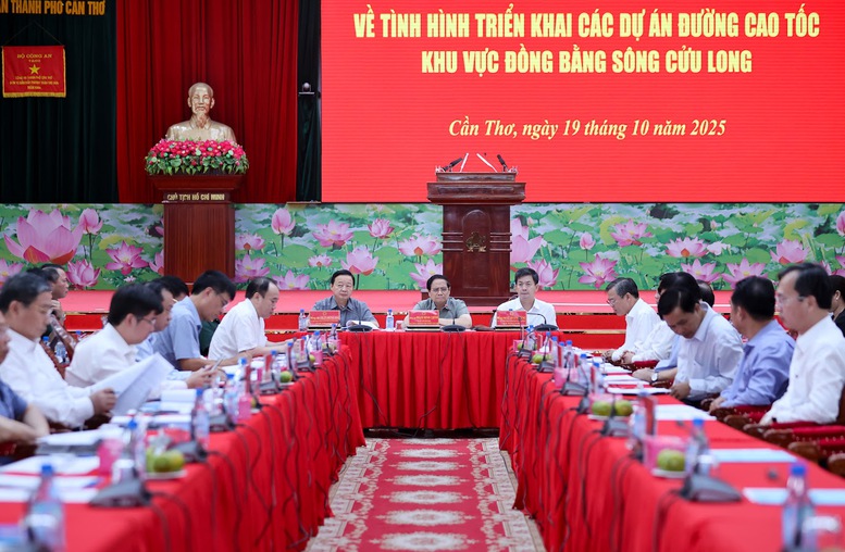 Thủ tướng: Nhiệm kỳ này đã dành 600 nghìn tỷ đồng cho giao thông ĐBSCL- Ảnh 1. Thủ tướng: Nhiệm kỳ này đã dành 600 nghìn tỷ đồng cho giao thông ĐBSCL- Ảnh 1.