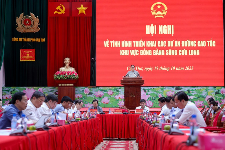 Thủ tướng: Nhiệm kỳ này đã dành 600 nghìn tỷ đồng cho giao thông ĐBSCL- Ảnh 8. Thủ tướng: Nhiệm kỳ này đã dành 600 nghìn tỷ đồng cho giao thông ĐBSCL- Ảnh 8.