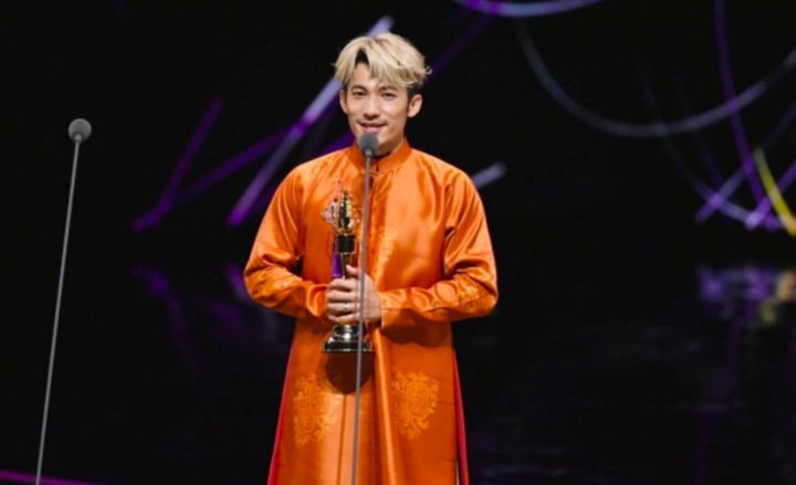 Liên Bỉnh Phát: Từ MC hội chợ, phục vụ đến 'Lương Triều Vỹ của Việt Nam'- Ảnh 1. Liên Bỉnh Phát: Từ MC hội chợ, phục vụ đến 'Lương Triều Vỹ của Việt Nam'- Ảnh 1.